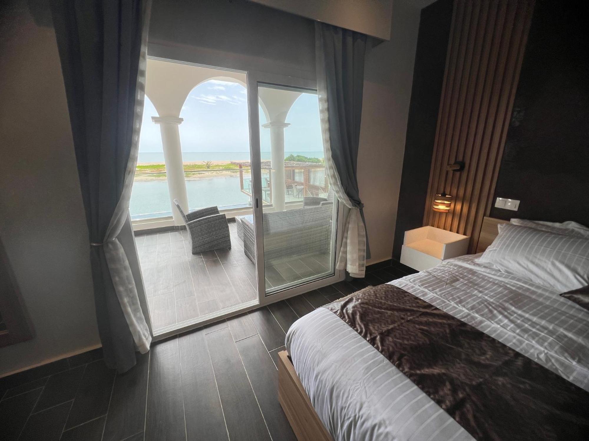 La Parenthese Hotell Mbodiène Exteriör bild