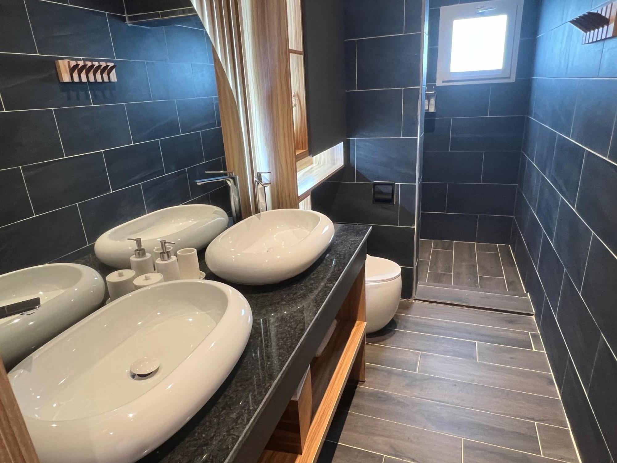 La Parenthese Hotell Mbodiène Exteriör bild