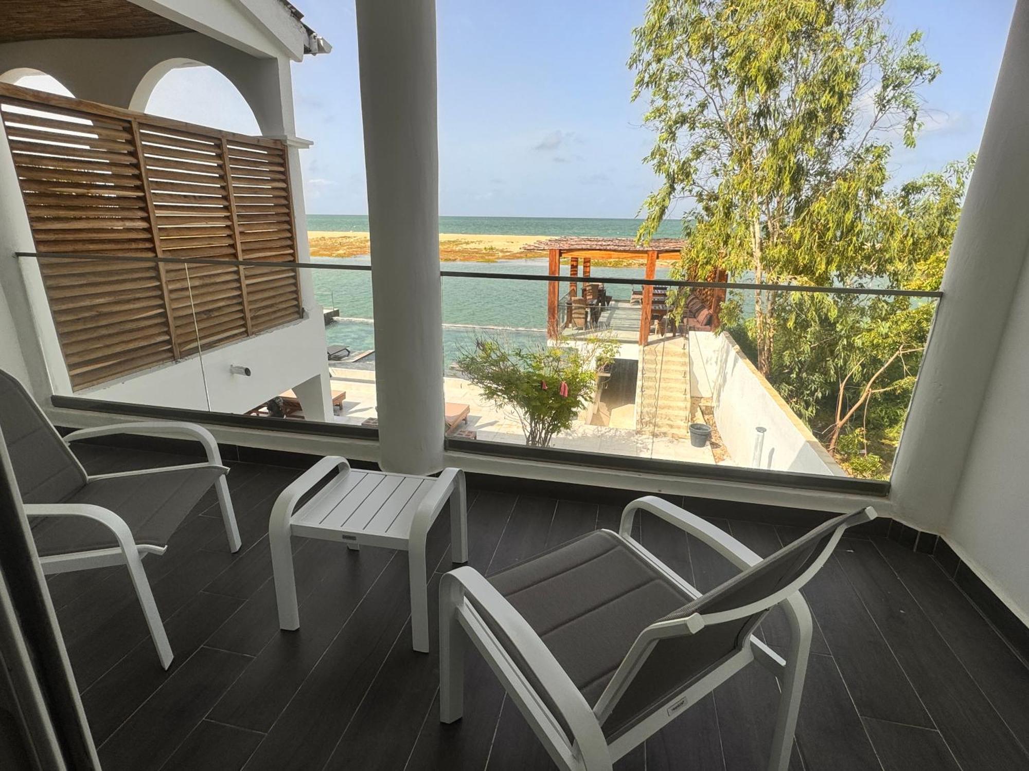 La Parenthese Hotell Mbodiène Exteriör bild