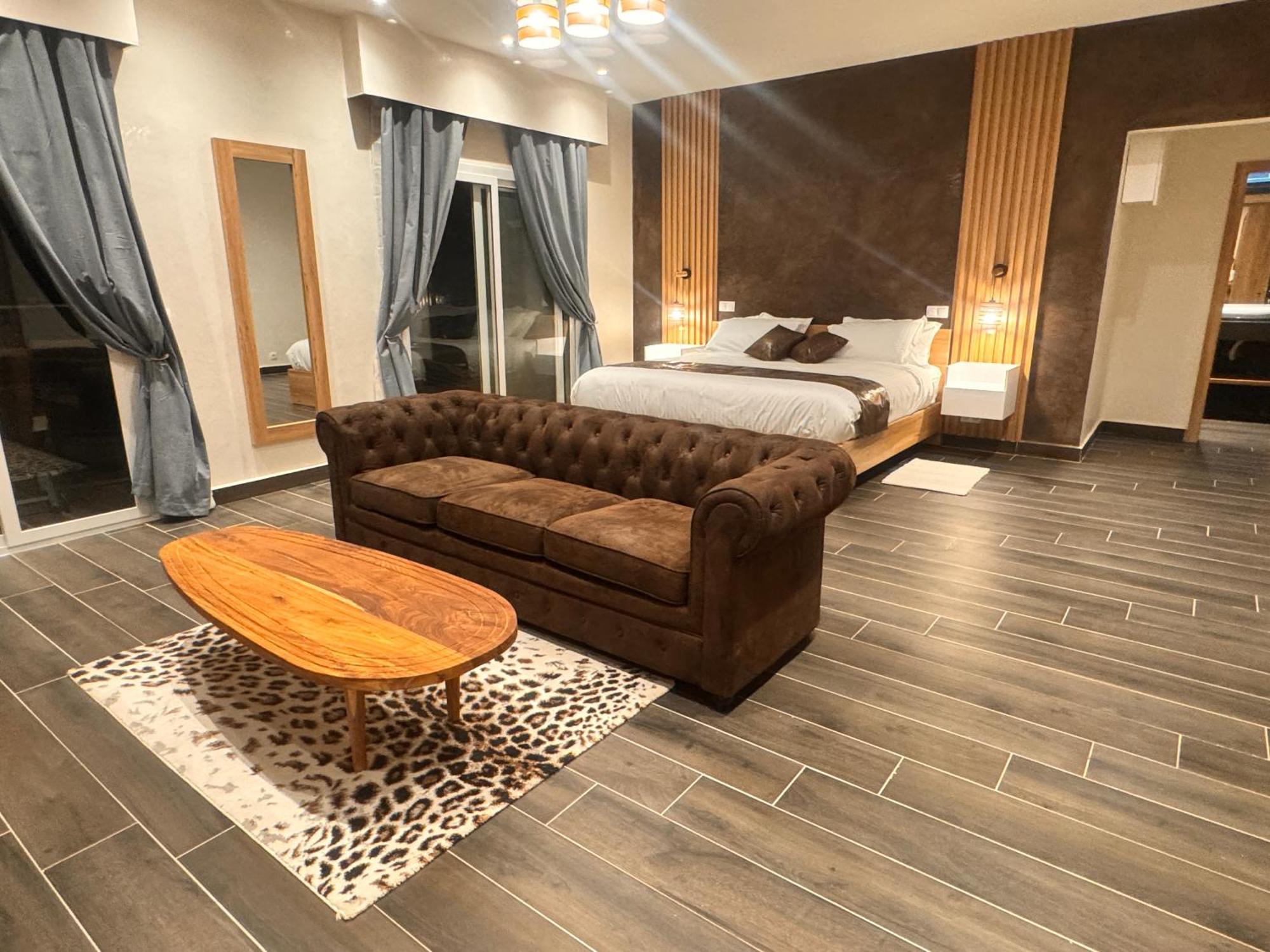 La Parenthese Hotell Mbodiène Exteriör bild