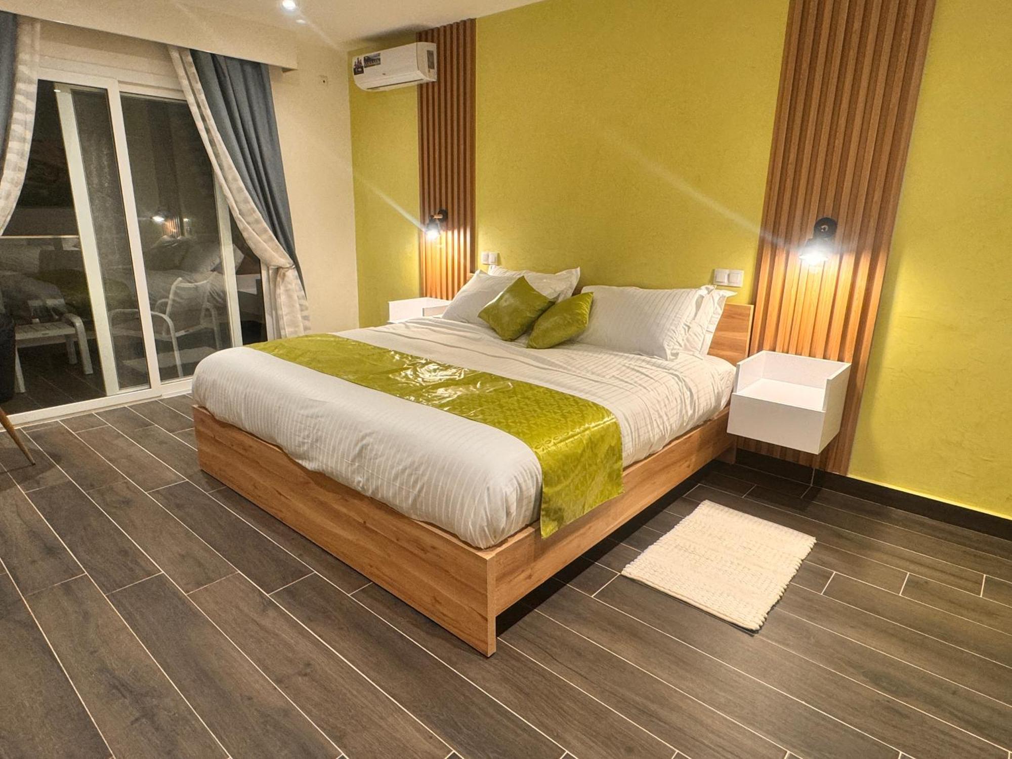 La Parenthese Hotell Mbodiène Exteriör bild