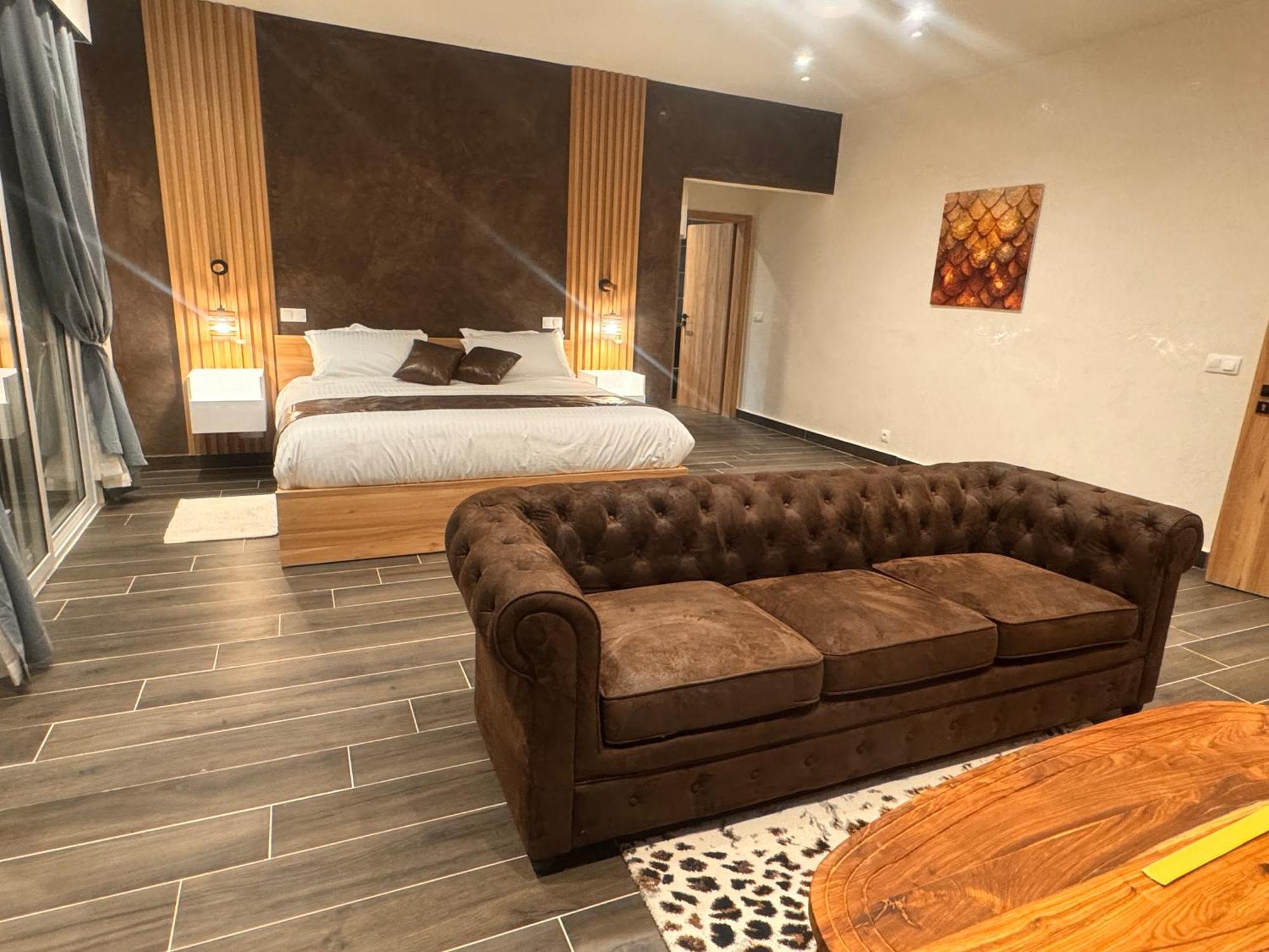 La Parenthese Hotell Mbodiène Exteriör bild