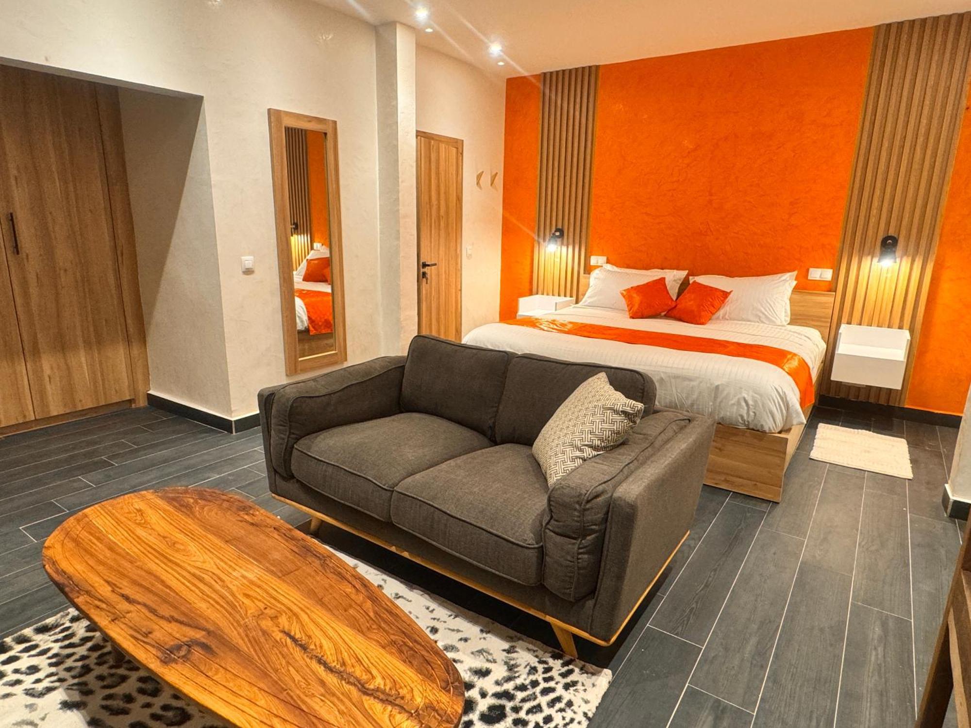 La Parenthese Hotell Mbodiène Exteriör bild