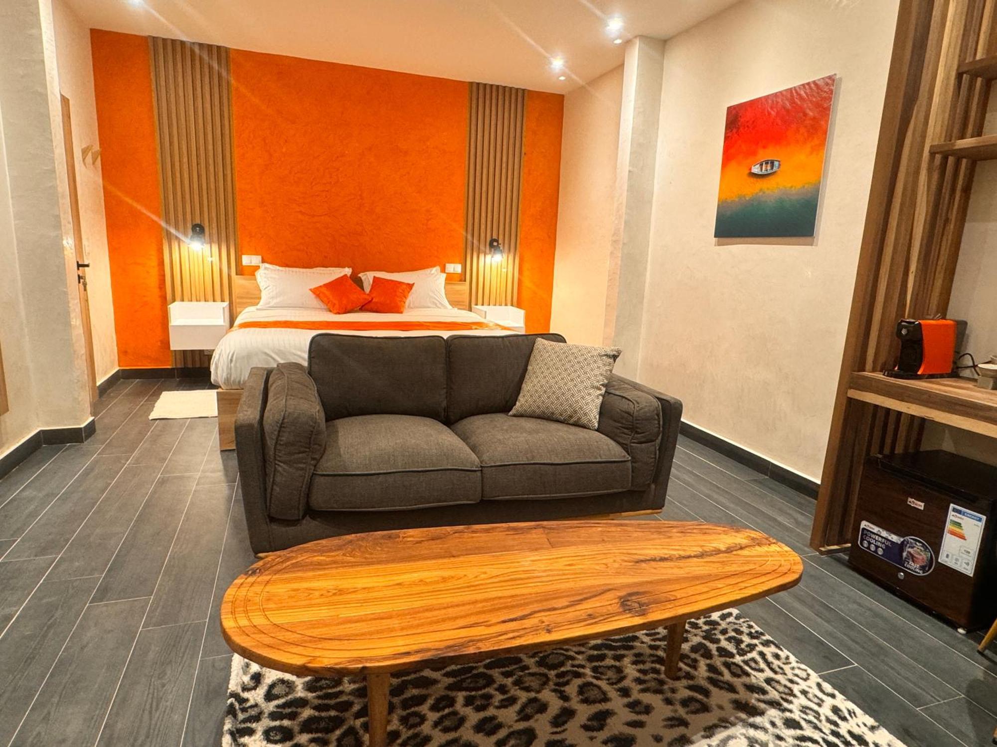 La Parenthese Hotell Mbodiène Exteriör bild